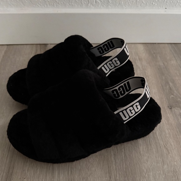 UGG Women’s Fluff Yeah Black Soft Fuzzy Slippers Size 7 - Picture 2 of 11